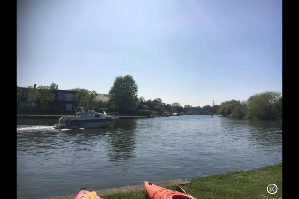 River Cabin Retreat Shepperton Buitenkant foto