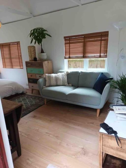 River Cabin Retreat Shepperton Buitenkant foto